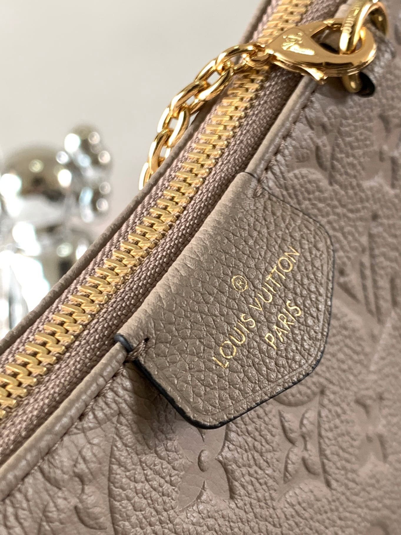 L0vis Vvtt0n M81862 Easy Pouch On Strap