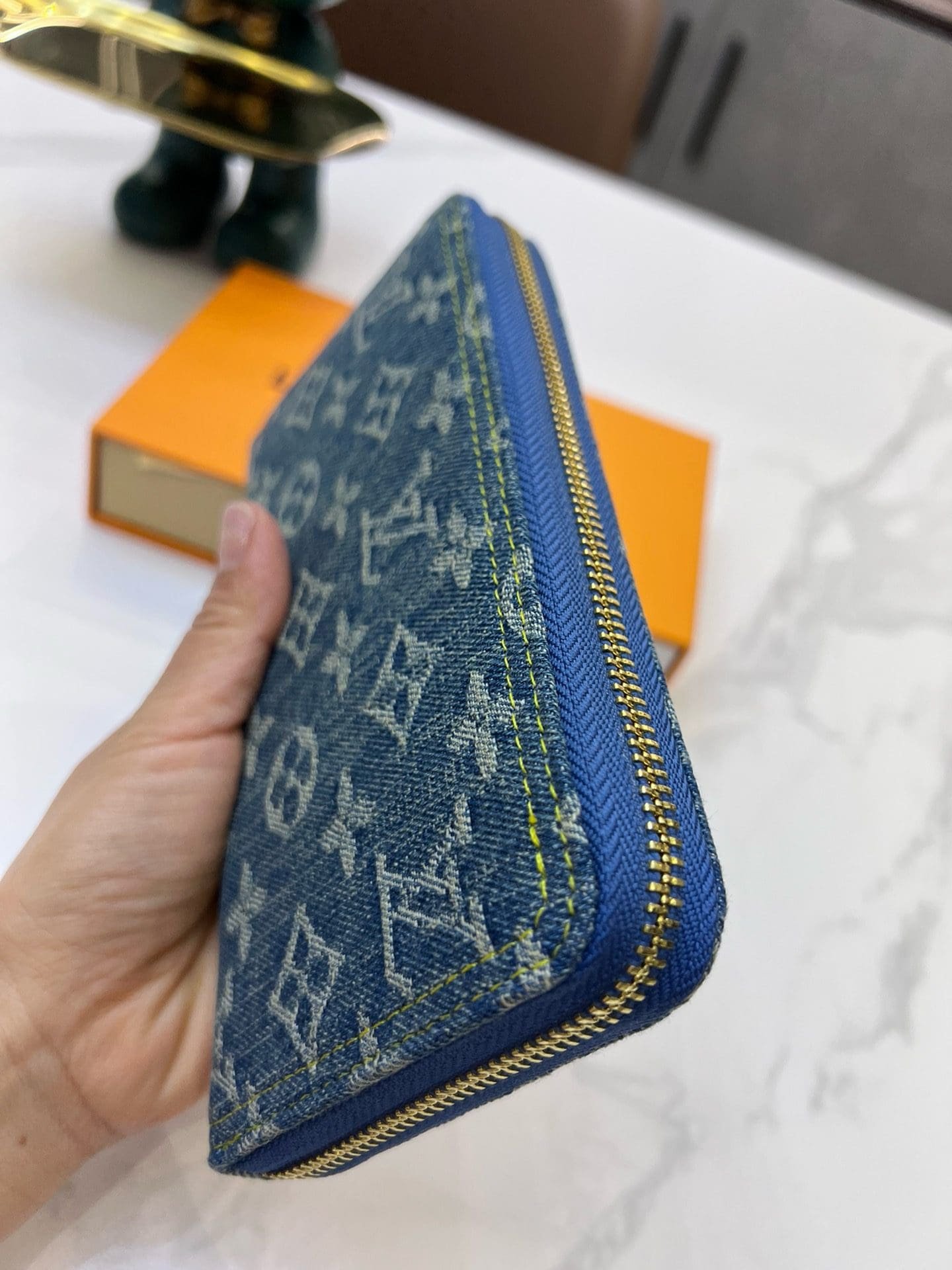L0vis Vvtt0n M82958  Zippy Wallet