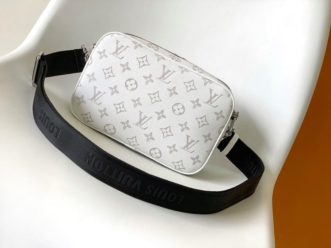 L0vis Vvtt0n M31069 Alpha Messenger