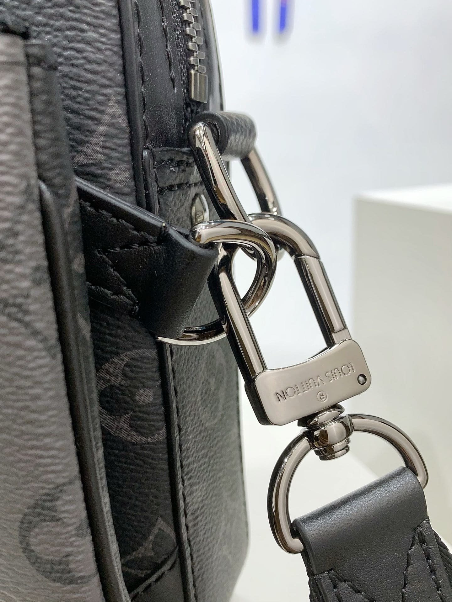 L0vis Vvtt0n M69443 Trio Messenger