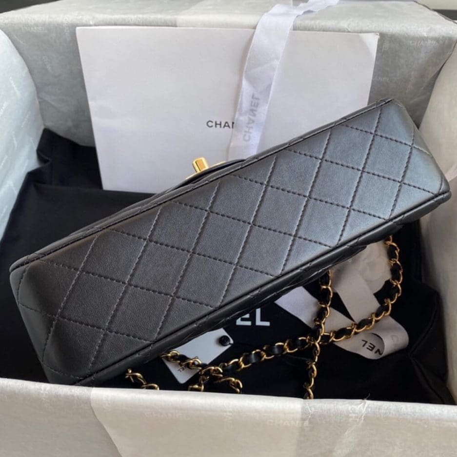 Ch**el CLASSIC HANDBAG Lambskin & Gold Metal
