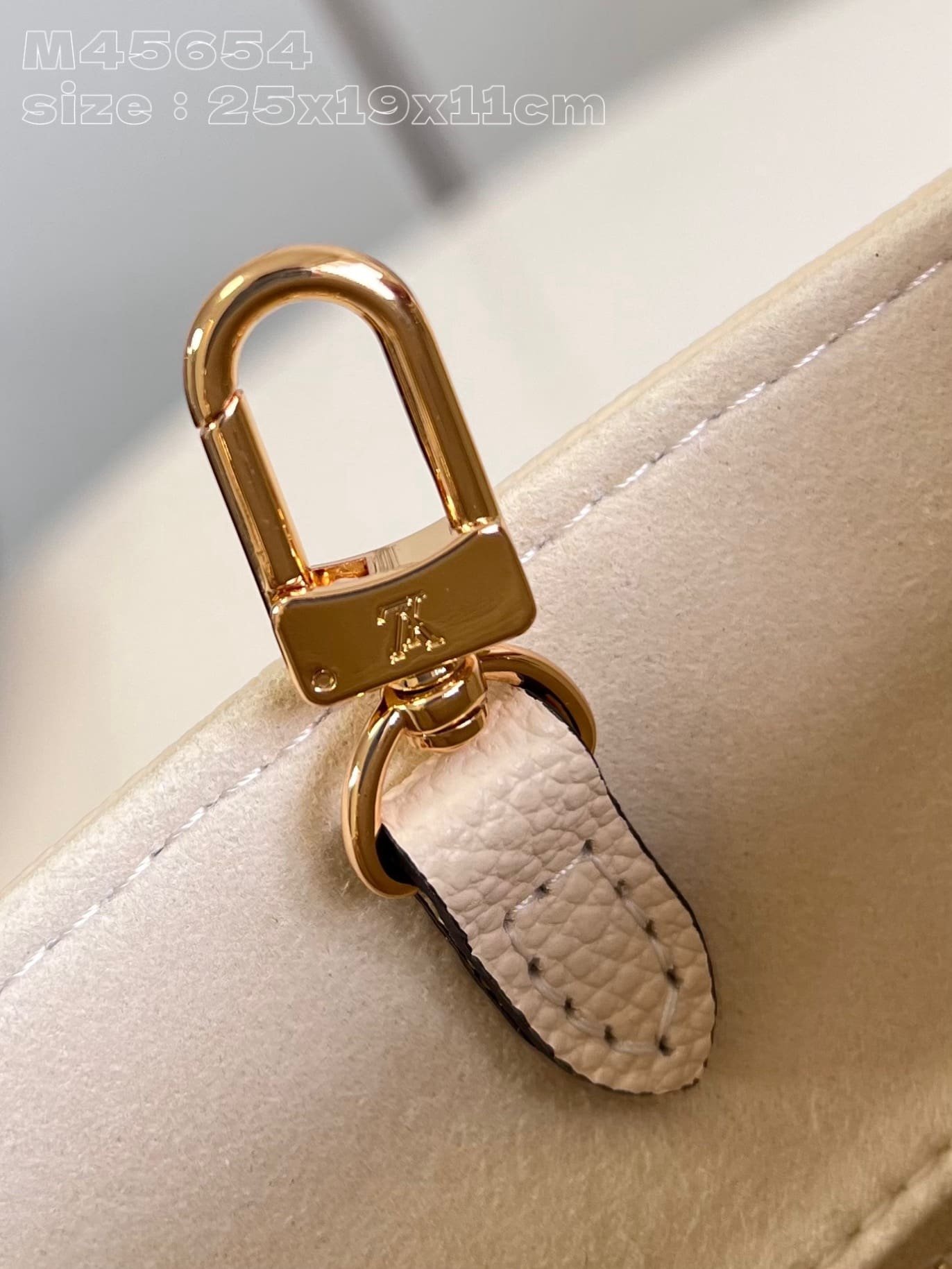 L0vis Vvtt0n White Empreinte Onthego PM M45654