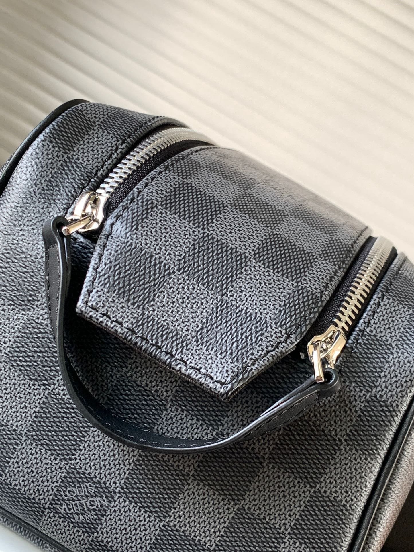L0vis Vvtt0n N40127 DOPP toiletry bag