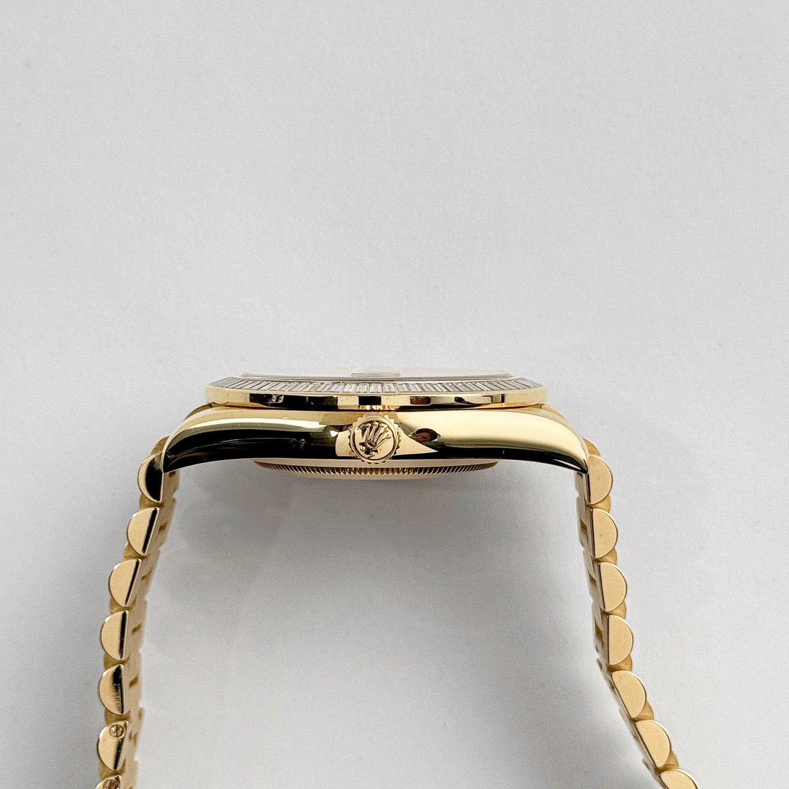 R01ex Day-Date II 218398 Yellow Gold Champagne Dial D1am0nd Bezel