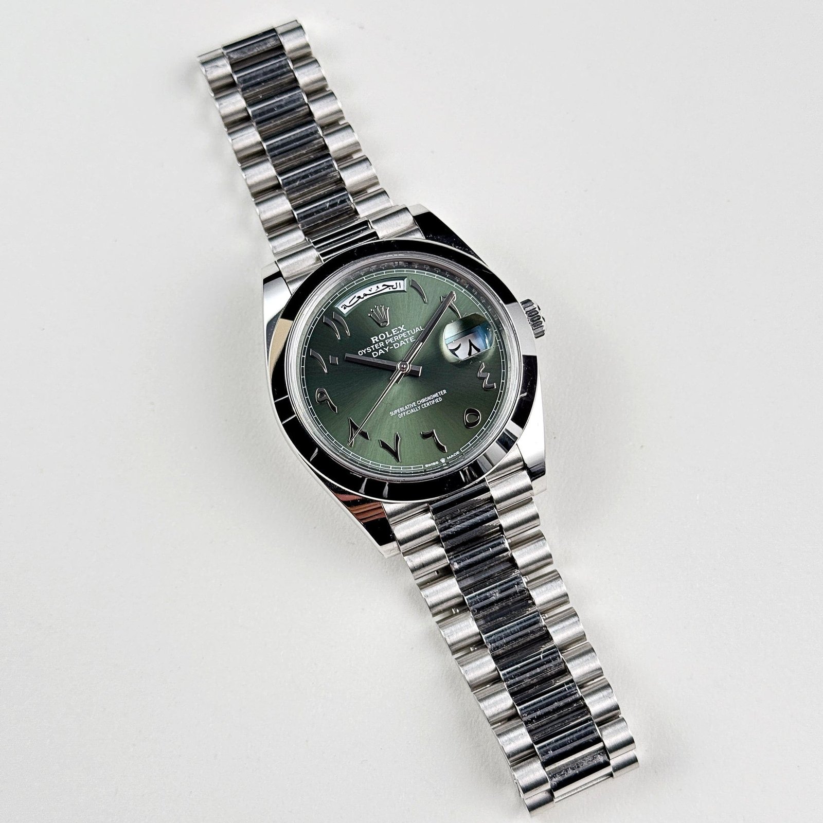 R01ex Day-Date 40 228206 Platinum Olive Green Arabic Dial