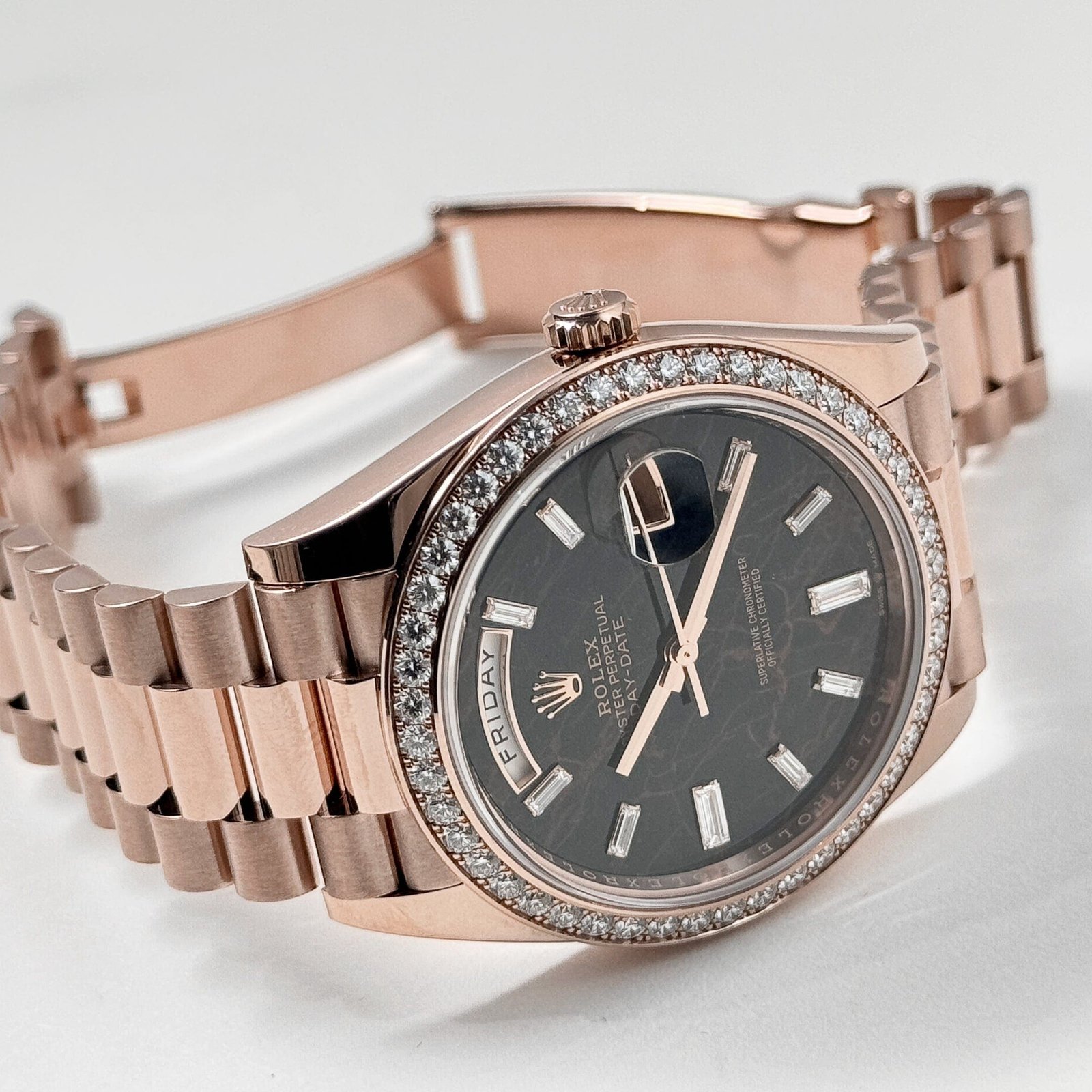 R01ex Day-Date 40 228345RBR Rose Gold Eisenkiesel Dial D1am0nd Bezel (2023)