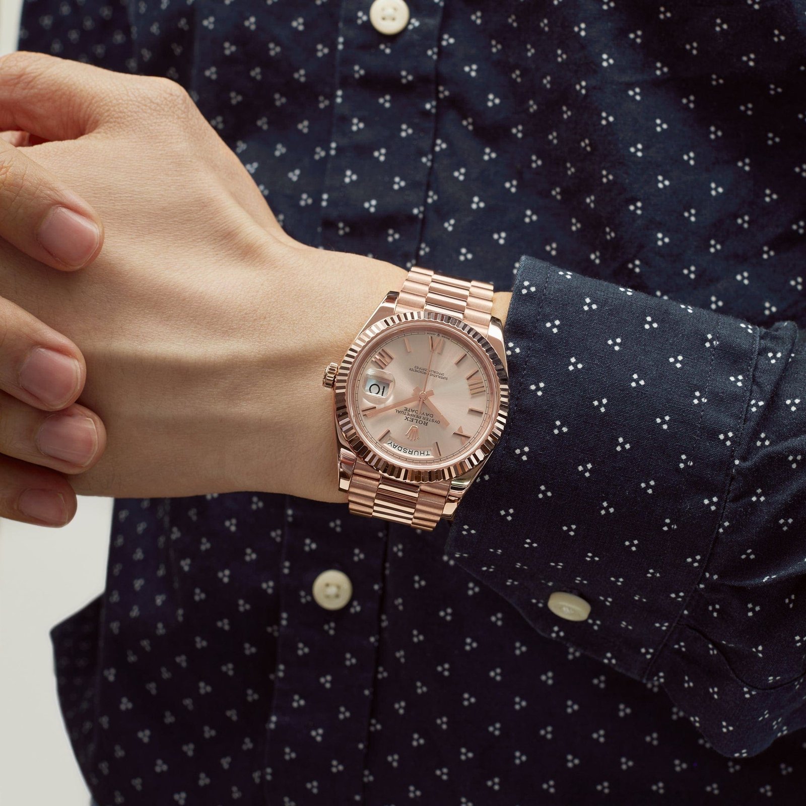 R01ex Day-Date 40 228235 Rose Gold Sundust Roman Dial