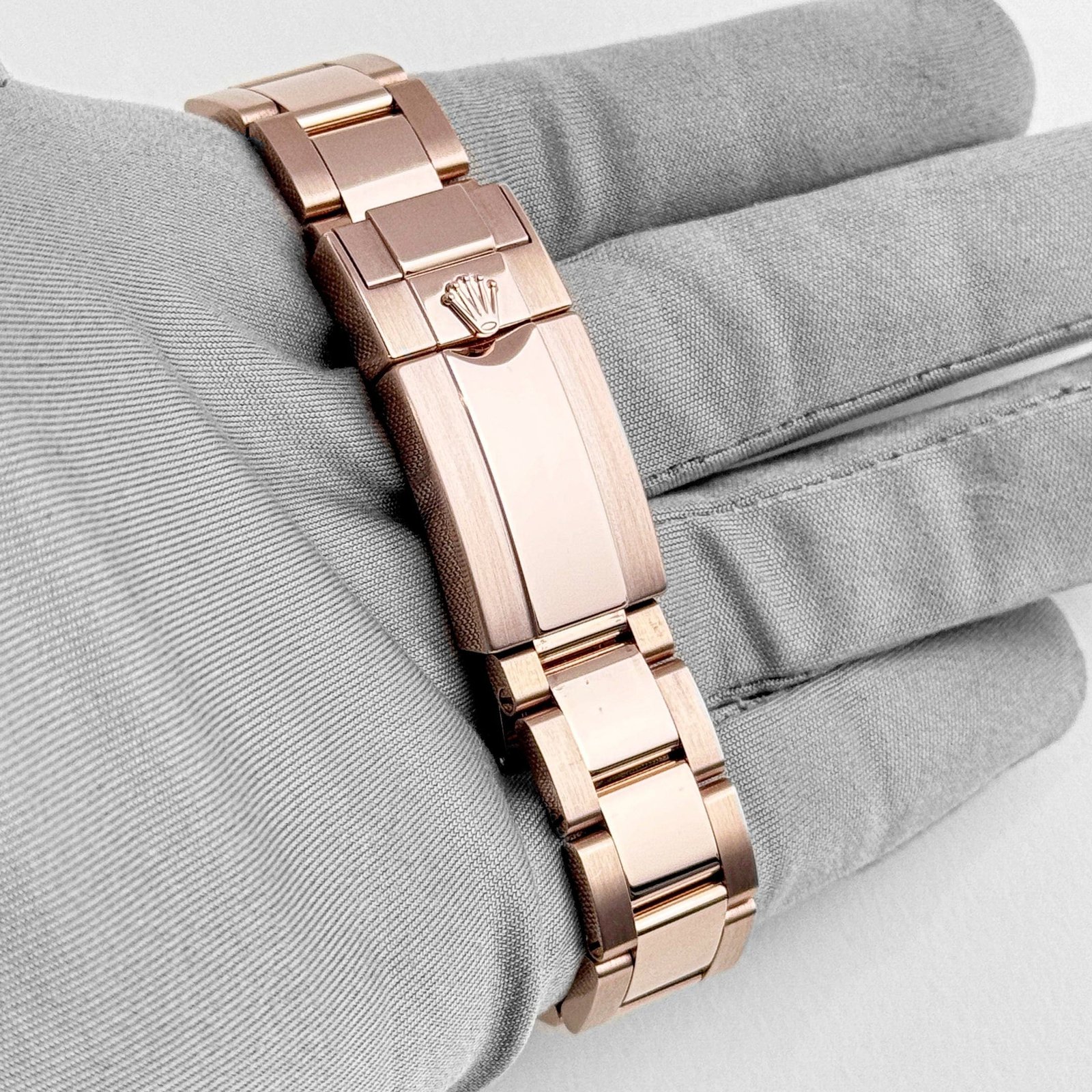 R01ex Daytona 116595RBOW ‘Rainbow’ Rose Gold Black Dial Sapphire Bezel (2022)