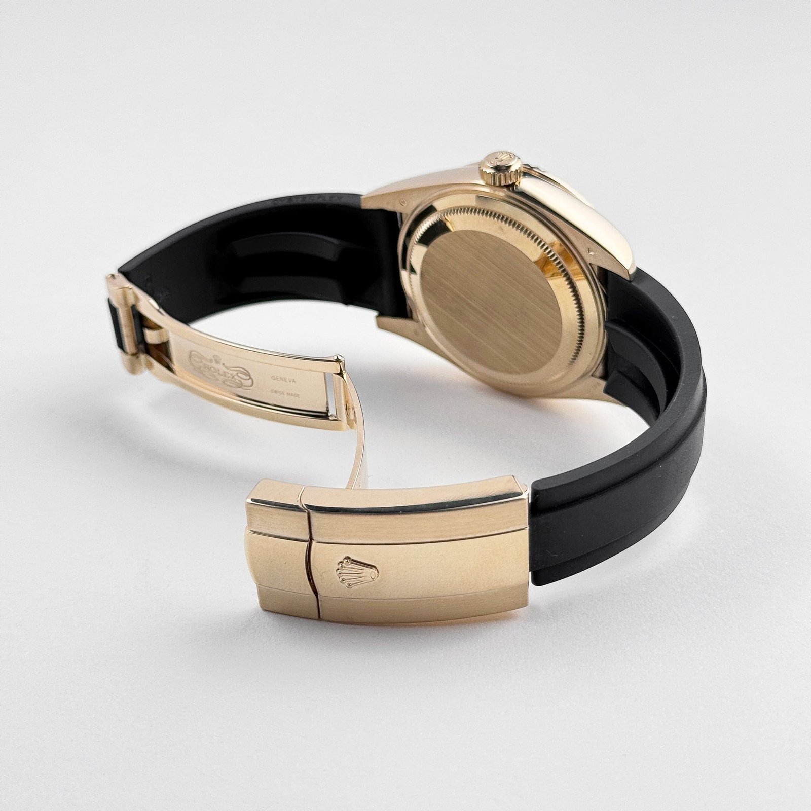 R01ex Sky-Dweller 326238 Yellow Gold Champagne Dial Rubber Strap (2022)