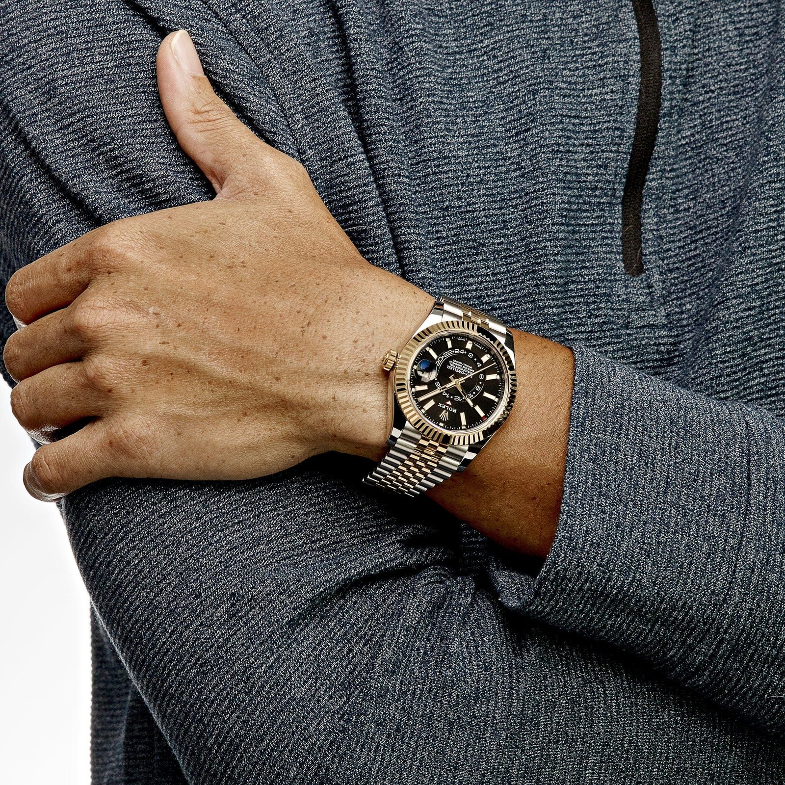 R01ex Sky-Dweller 336933 Stainless Steel Yellow Gold Jubilee Black Dial (2024)