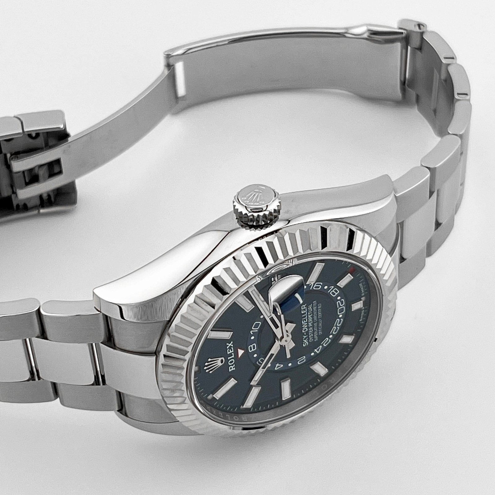 R01ex Sky-Dweller 336934 Stainless Steel Blue Dial Oyster (2024)