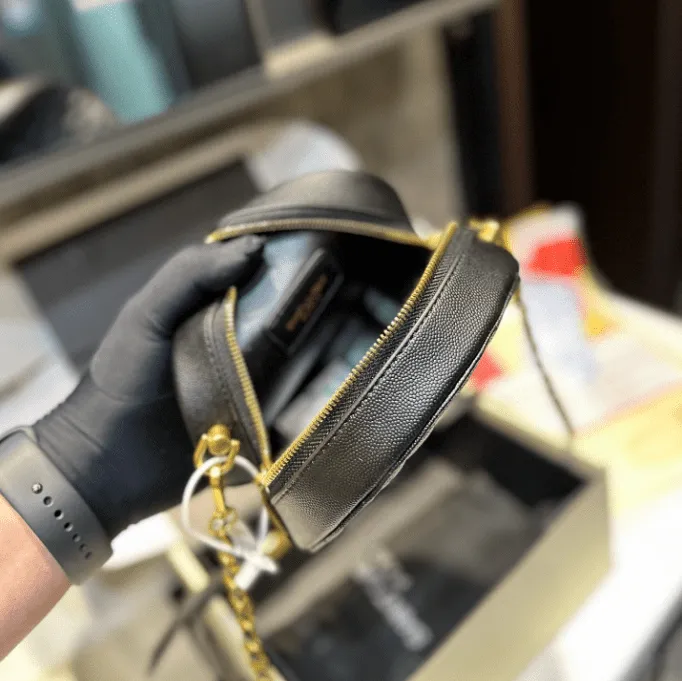 Sa1nt Lau*nt VINYLE ROUND QUILTED GRAIN LEATHER ROUND BAG