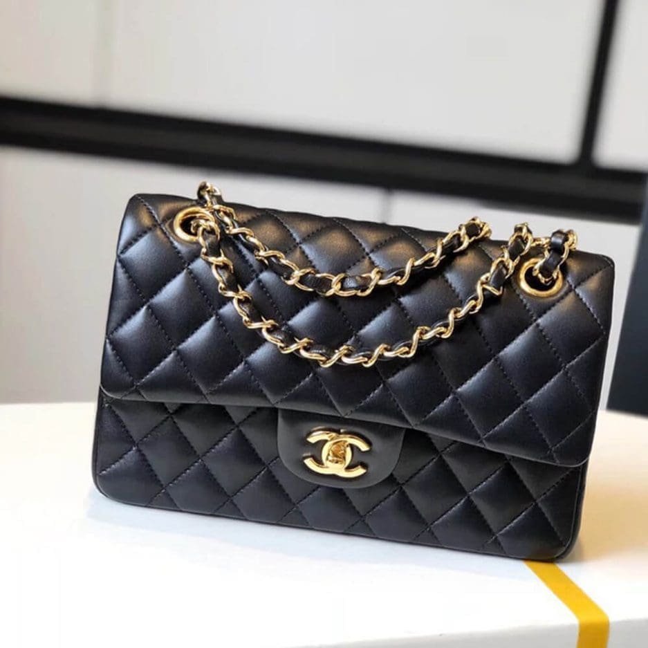 Ch**el SMALL CLASSIC HANDBAG LAMBSKIN & GOLD METAL