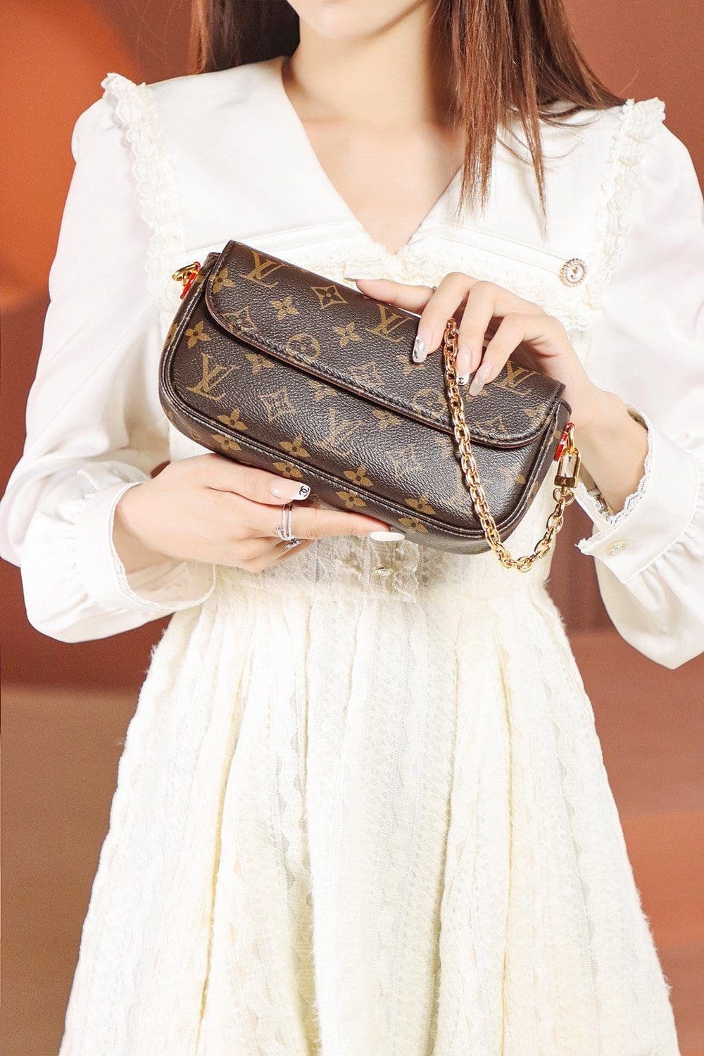L0vis Vvtt0n Wallet on Chain Ivy Monogram M81911