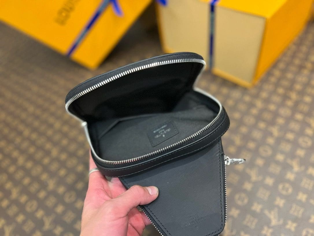 L0vis Vvtt0n N45303 Avenue Slingbag NM