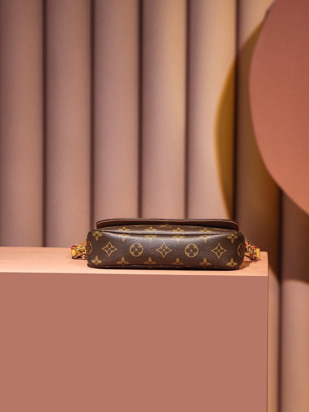 L0vis Vvtt0n Wallet on Chain Ivy Monogram M81911