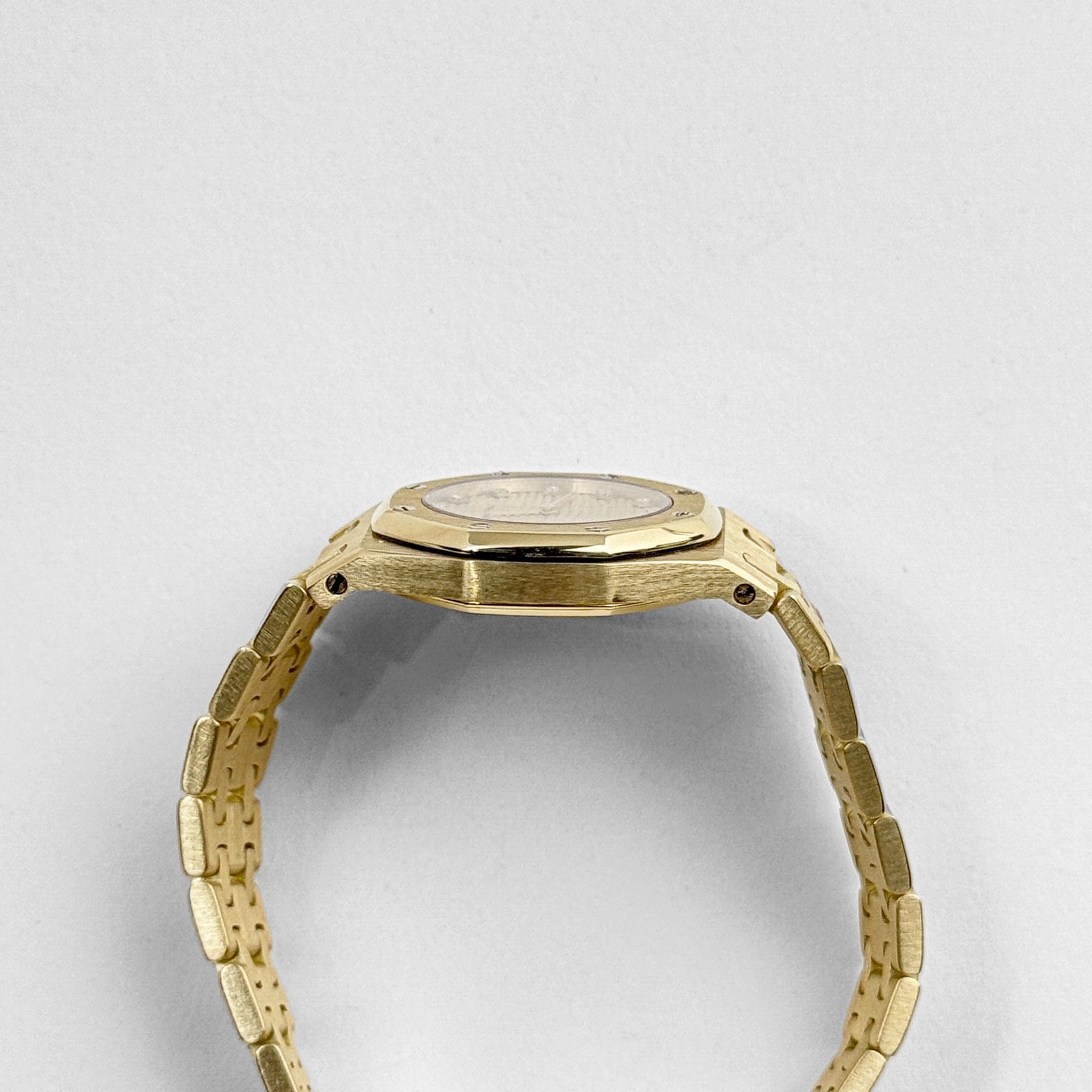 Audemars P1g*et Royal Oak Vintage ‘Ladies’ Yellow Gold Champagne D1am0nd Dial Quartz 26mm