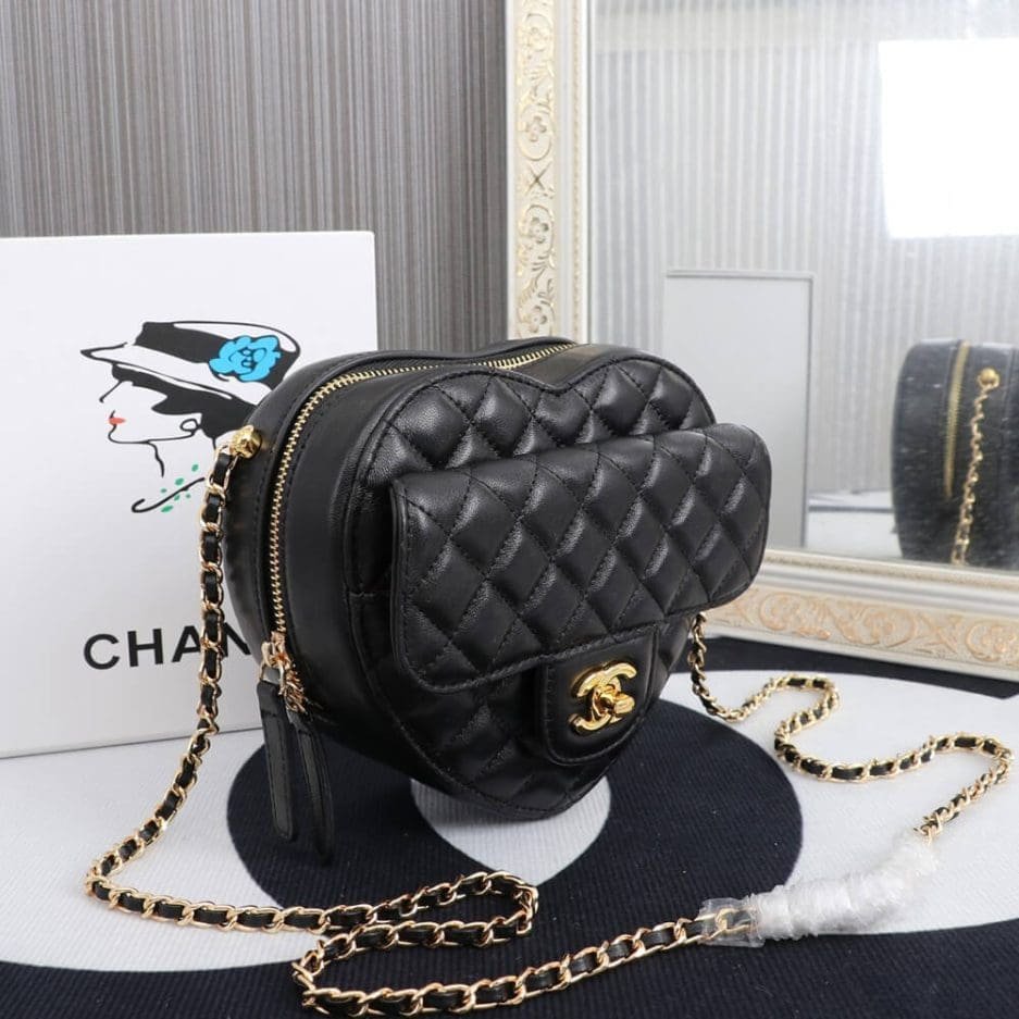 Ch**el 22s Heart Bag AS3191