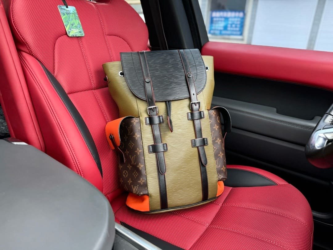 L0vis Vvtt0n Backpack