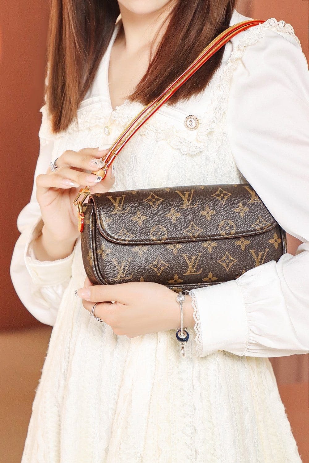 L0vis Vvtt0n Wallet on Chain Ivy Monogram M81911