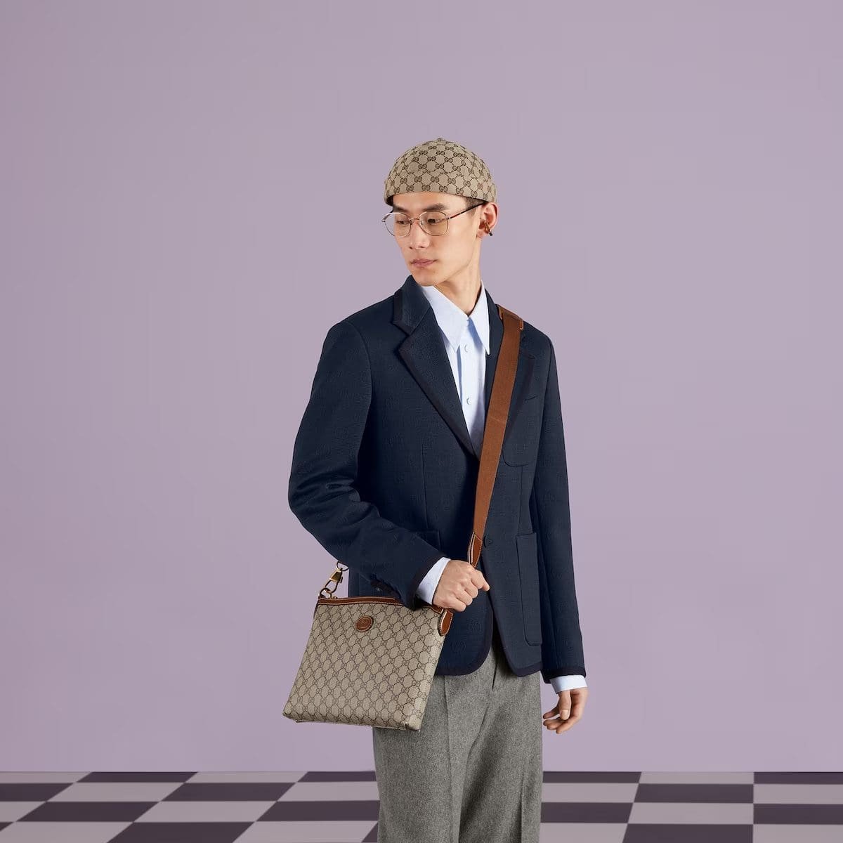 Gvc*1 MESSENGER BAG WITH INTERLOCKING G