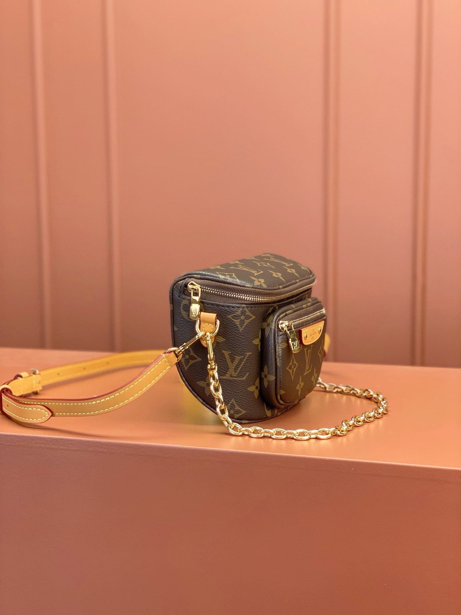 L0vis Vvtt0n Mini Bumbag M82335